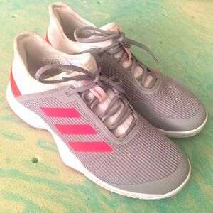 Adidas tennis shoes 👞. Adizero club